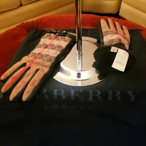 Burberry Gloves
